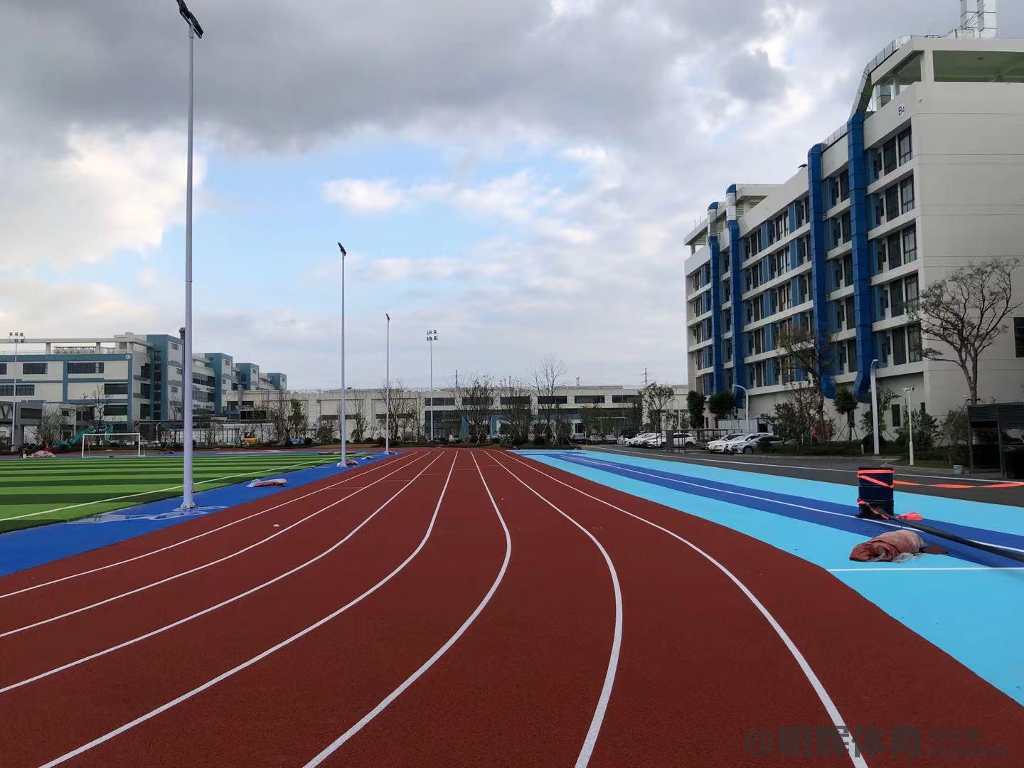 青岛透气型塑胶跑道的价格是多少